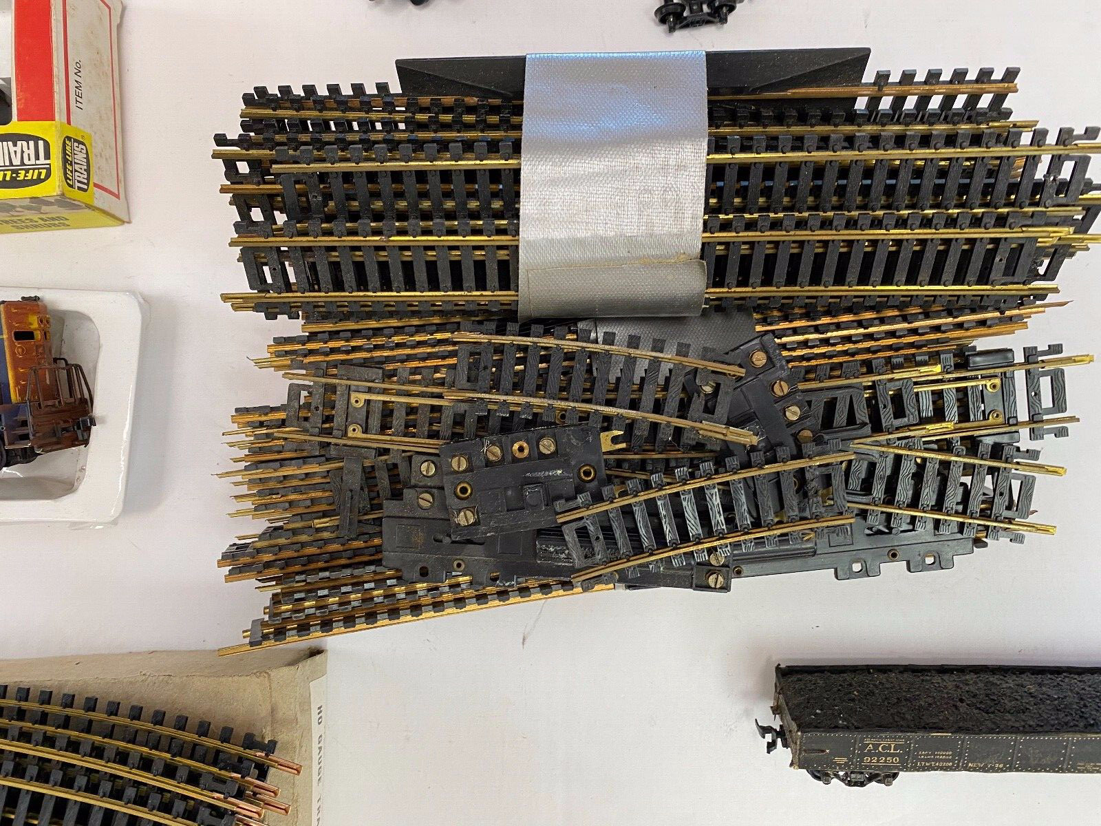 Ahm lifelike cox atsf giant ho train assortment track 6154 94138 08690 6305 3560