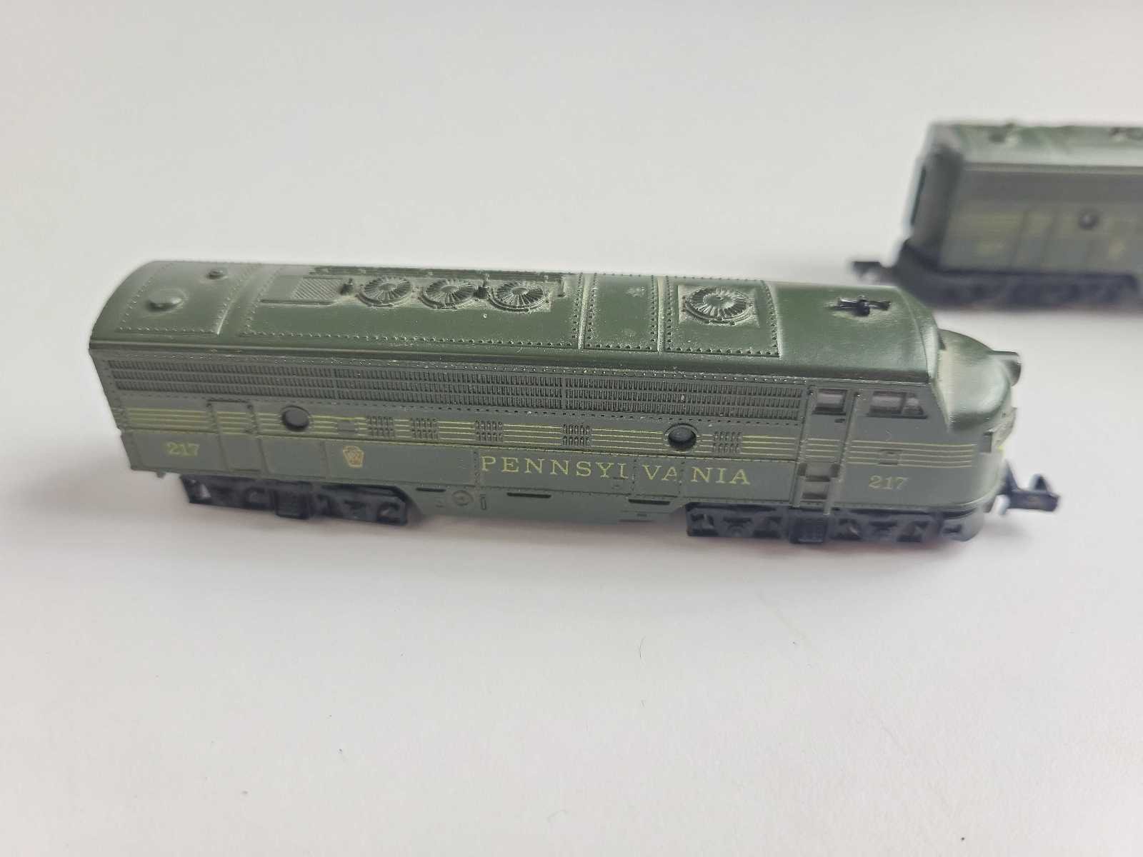Arnold Rapido N Scale Pennsylvania RR Powered F7A Engine & Dummy F7A / 217