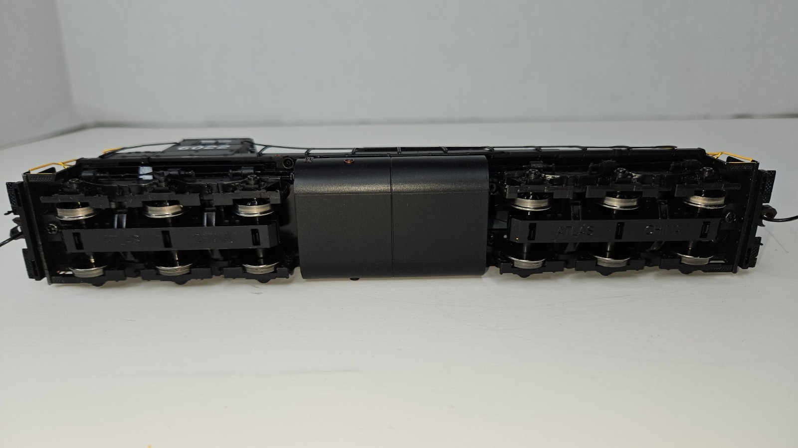 ATLAS MASTER Series Gold # 6022 HO SCALE PENN CENTRAL SDP-35 LOCOMOTIVE