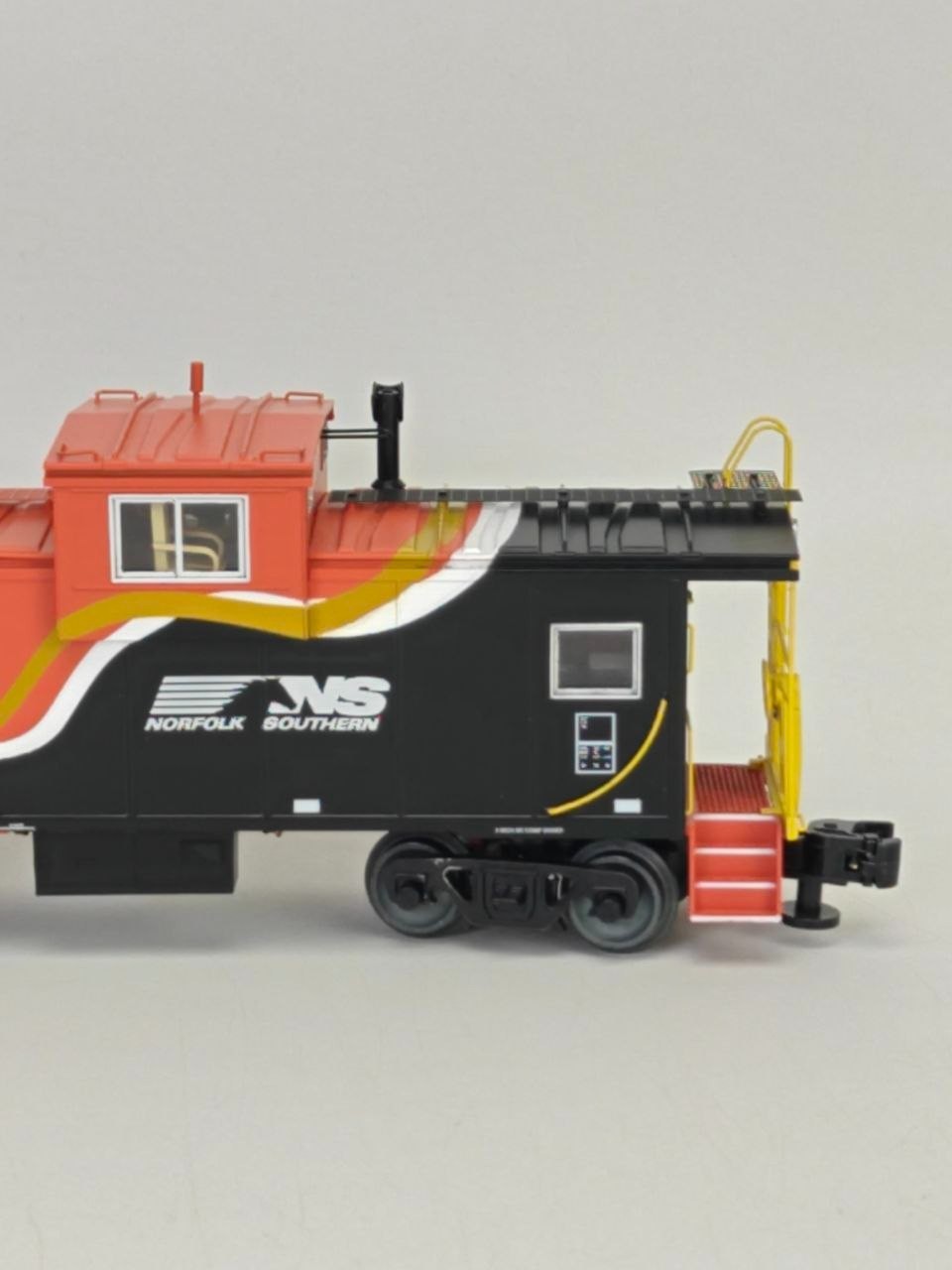 Lionel 6-84530 Norfolk Southern #911 O Gauge Caboose Smoke Light READ