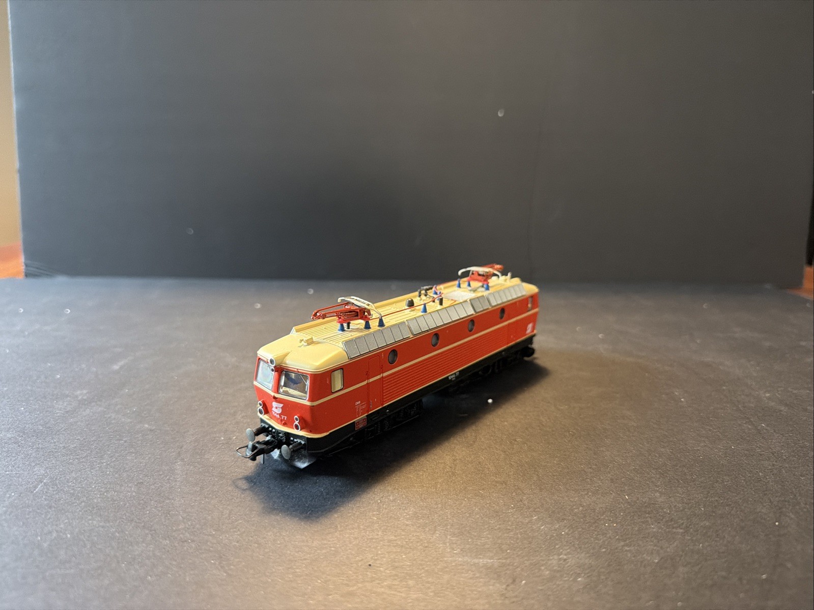 HO ROCO 43658 OBB AUSTRIAN 1044.077 ELECTRIC LOCOMOTIVE R.34