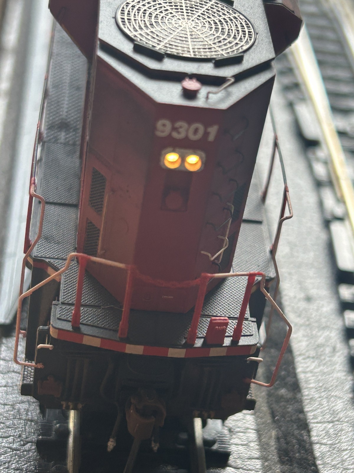 Athearn Genesis HO Scale CP SD90MAC-H Phase II– DCC/Sound/ Weathered/ Keep Alive