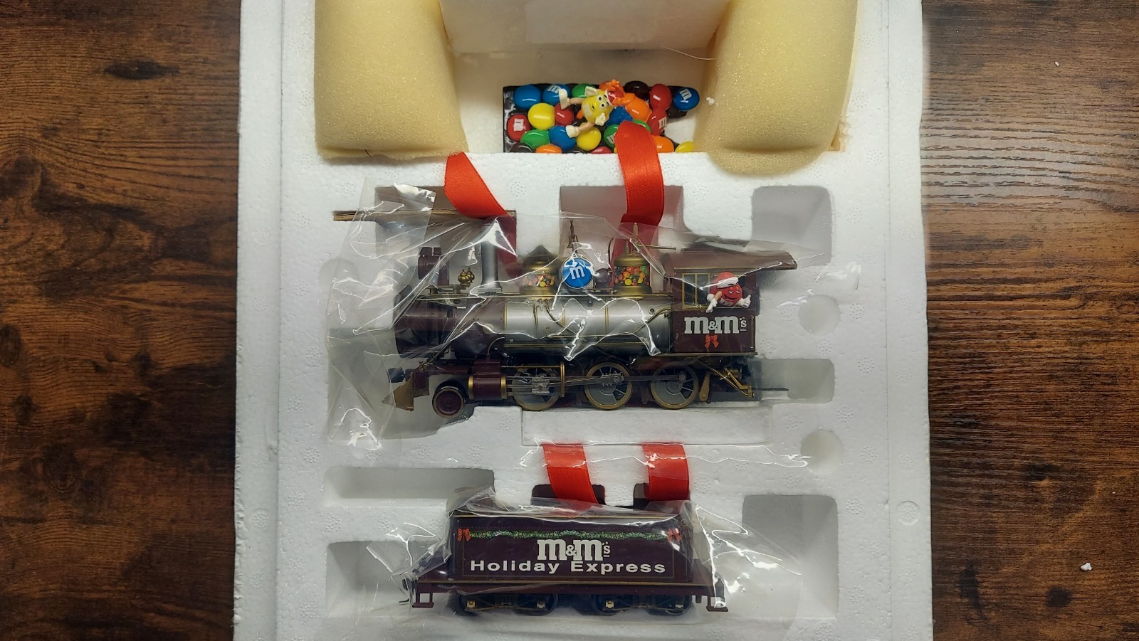 On30 Hawthorne Village Bachmann M&M Holiday Express 2-6-0 Engine
