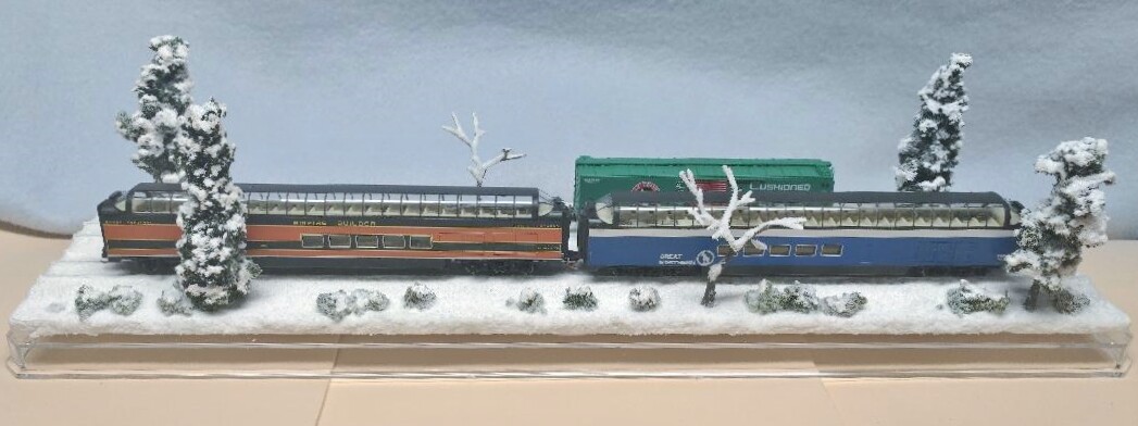 N SCALE 16″ DOUBLE-TRACK DISPLAY CASE -WINTER SNOW SCENE- FOR ANY N TRAINS