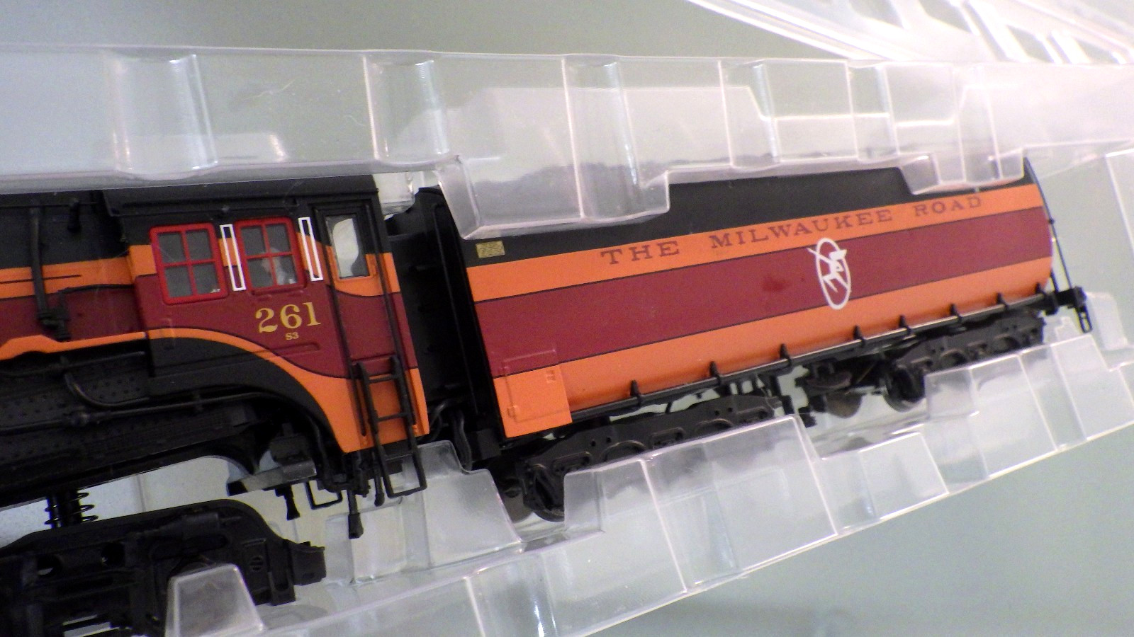 HO-Broadway Limited PARAGON4 Milw HIAWATHA S3 4-8-4 Locomotive *Box SOUND/DC/DCC