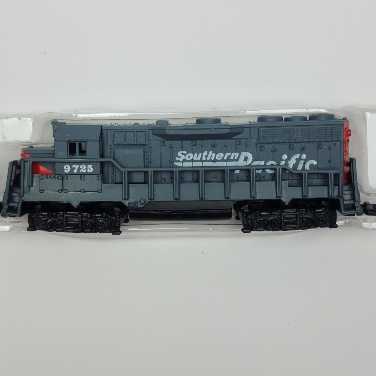 Vintage Southern Pacific #9725 Diesel Locomotive HO Scale Open Box