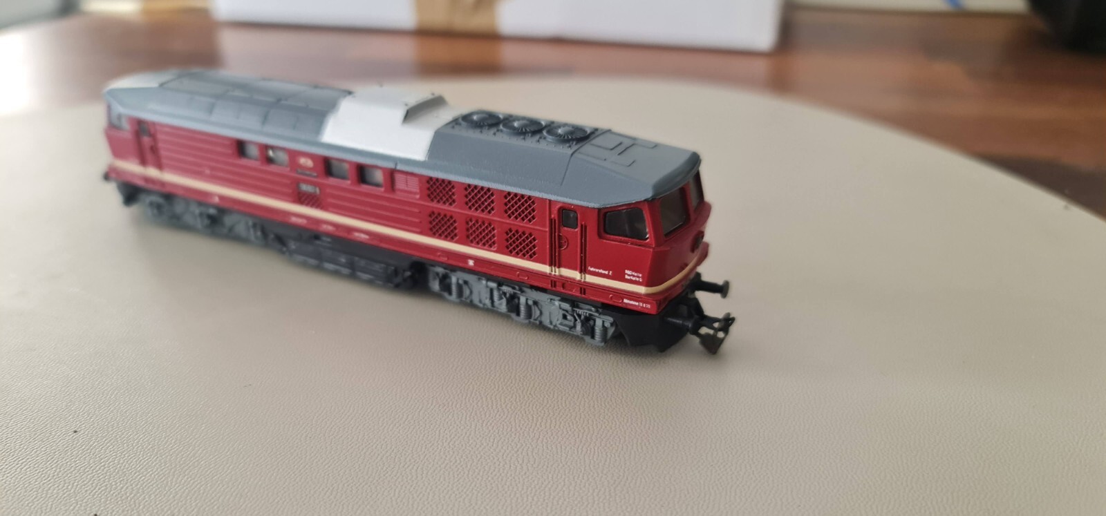 TILLIG TT 1:120 scale DIESEL locomotive used in great condition 130 007-8 DR