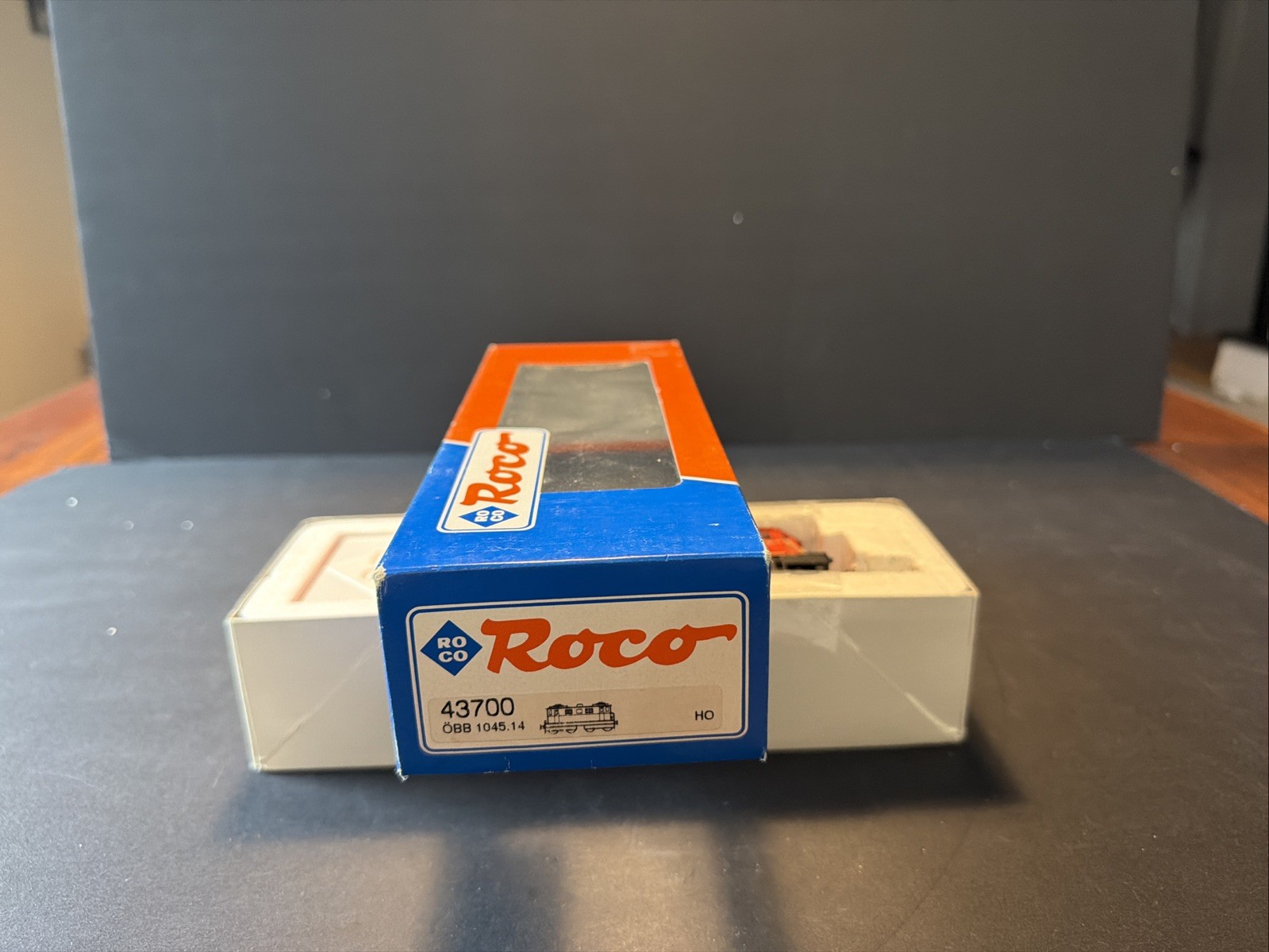 Roco 43700 HO OBB 1045 014-6 Diesel Locomotive R.31