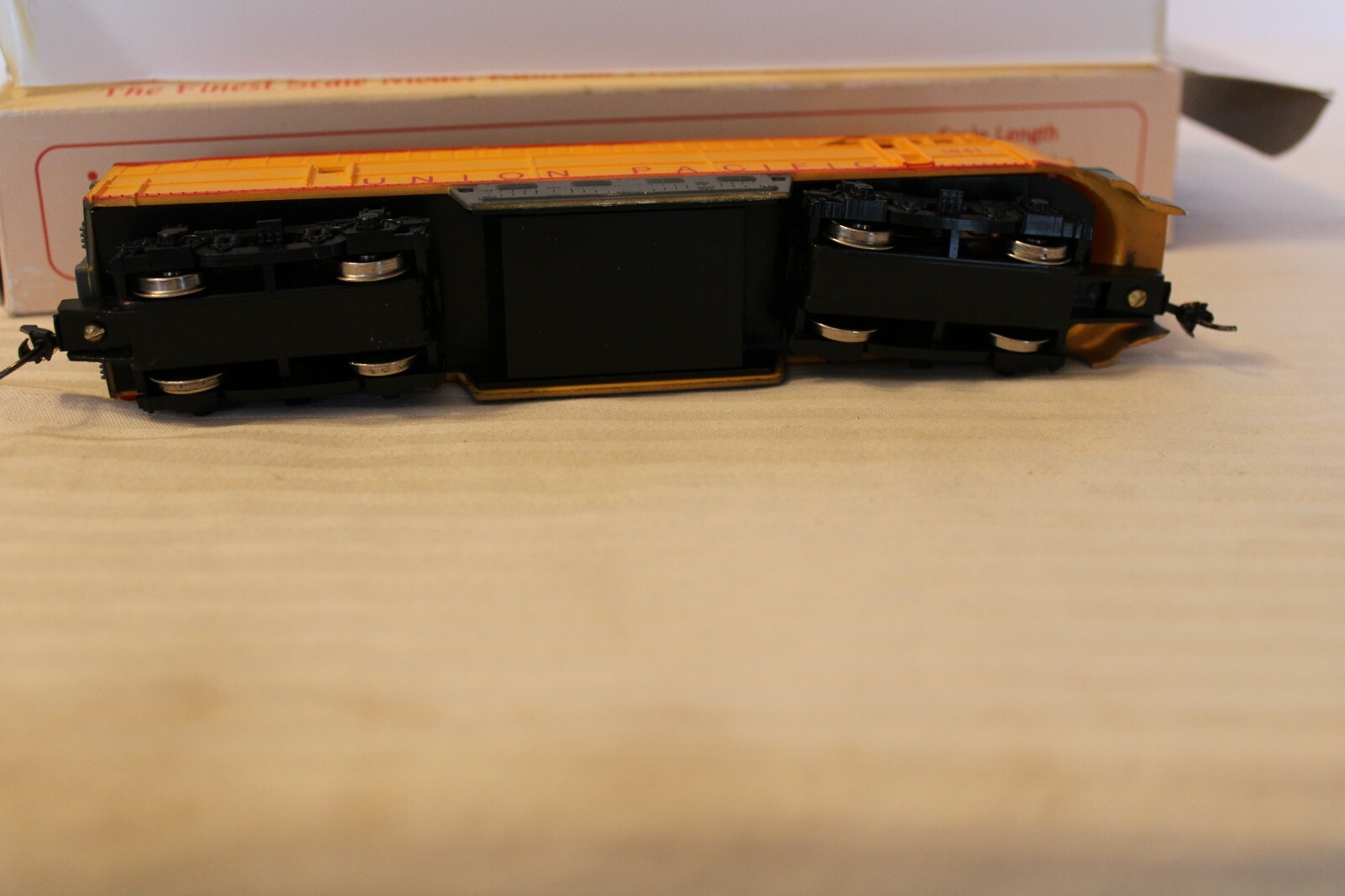 HO Scale IHC F-M Diesel Locomotive, Union Pacific, Yellow, #1041