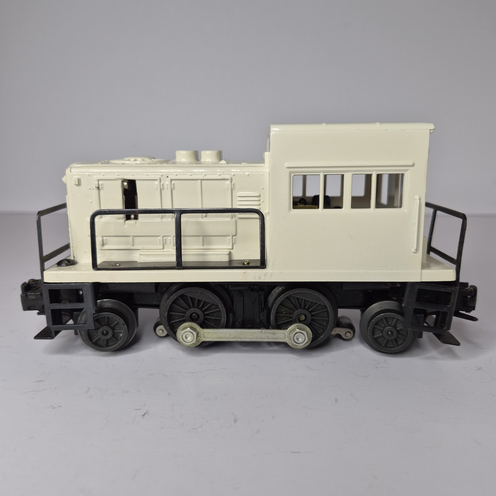 O Gauge Switcher White Locomotive 2-4-2 Runs No Lights Repainted