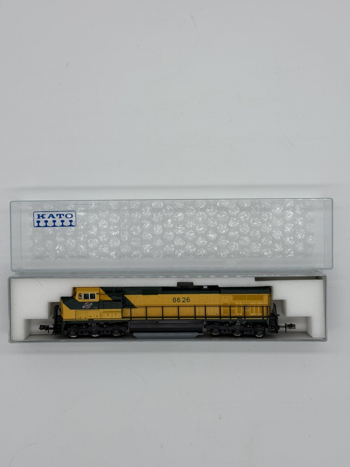 Kato 176-3301 N Scale Chicago & Northwestern C&N C44-9W #8626 “Dash 9”