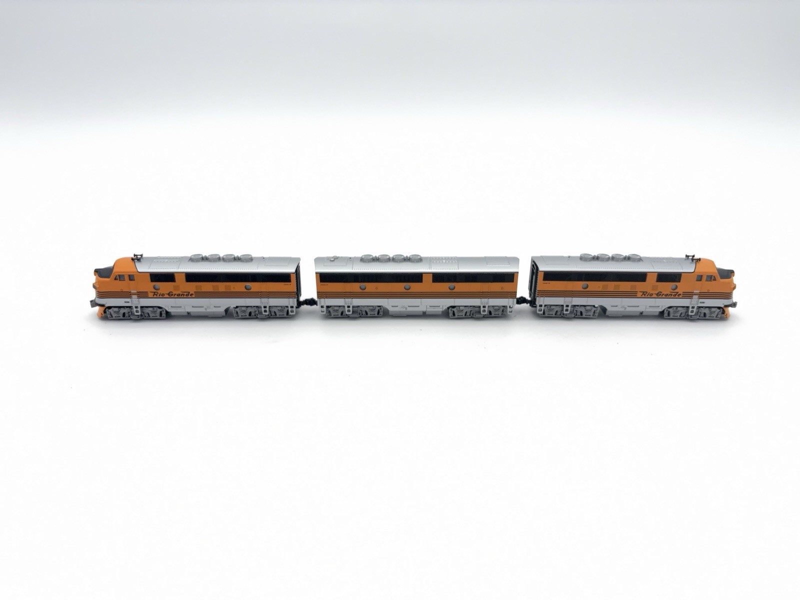 KATO – N – D&RGW – EMD F3A/B/A Loco Set #5544/5541 – Train 176-1304, 1305, 1308