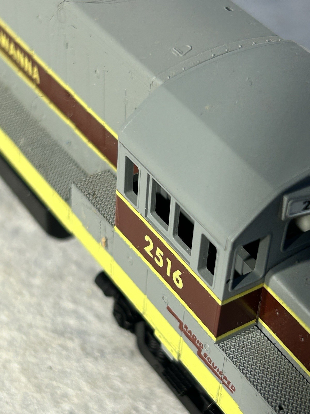 Beautiful Stewart /KATO GE EL Railroad U-25B Diesel Engine HO