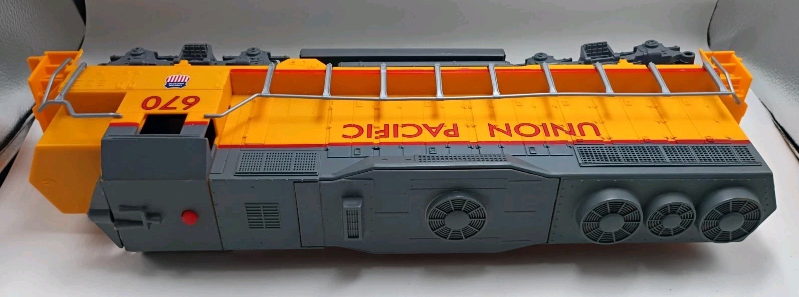 NewRay 1:32 Union Pacific Train Engine W/ Sound #670 – MISSING BATTERY COVER