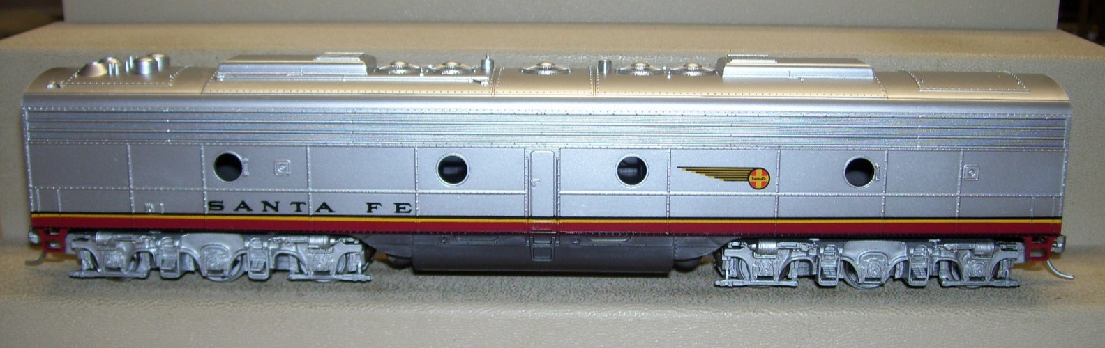 Rivarossi IHC HO Santa Fe EMD E-8B Dummy Locomotive with Kadees, in Original Box