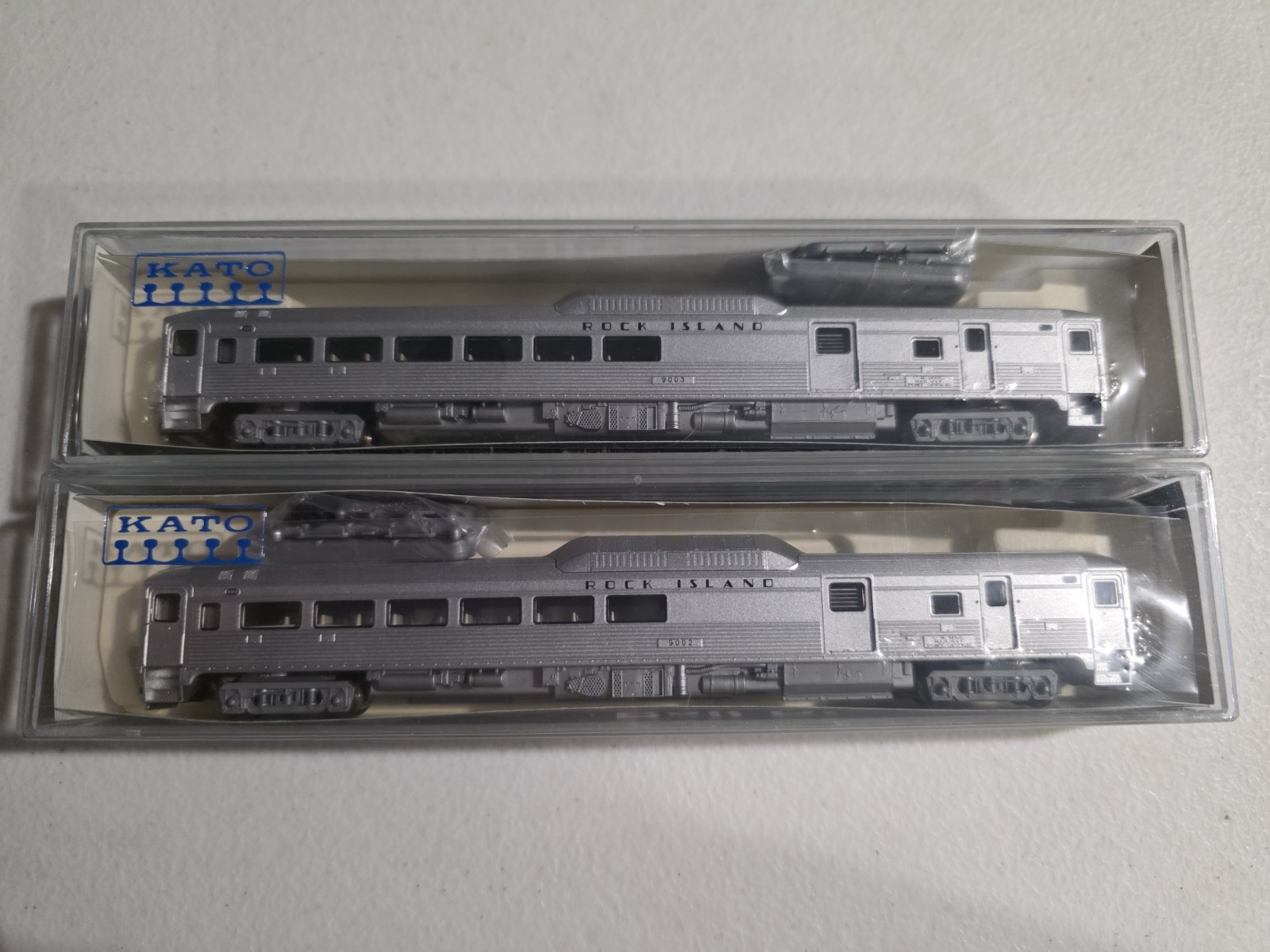 KATO N-Scale #106-3013 Rail Diesel Car Rock lsland, Set E RDC-3 #9002 #9003