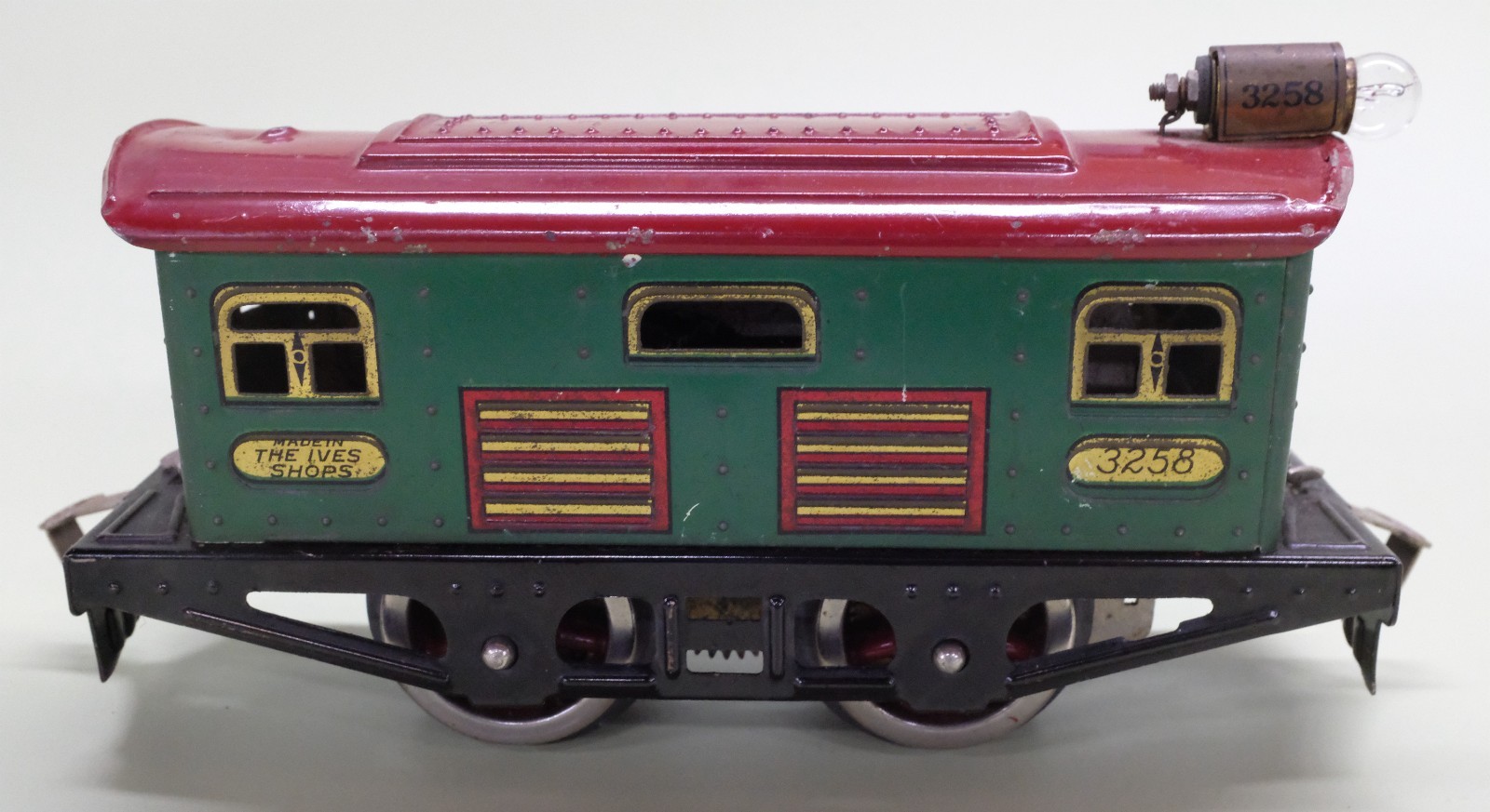 Ives Prewar O Gauge 3258 Loco, 551 Coach, & 552 Parlor Car. Tested Runs Good