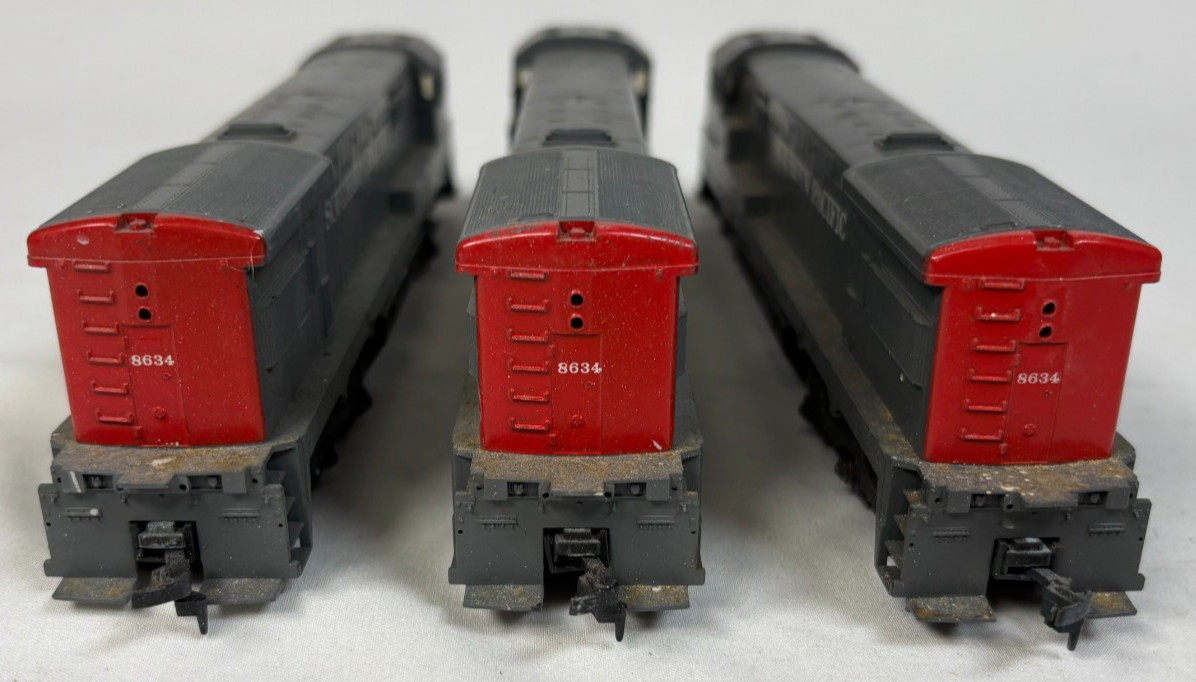 Lot of 3 Southern Pacific Diesel Locomotives 8634 HO Untested Used