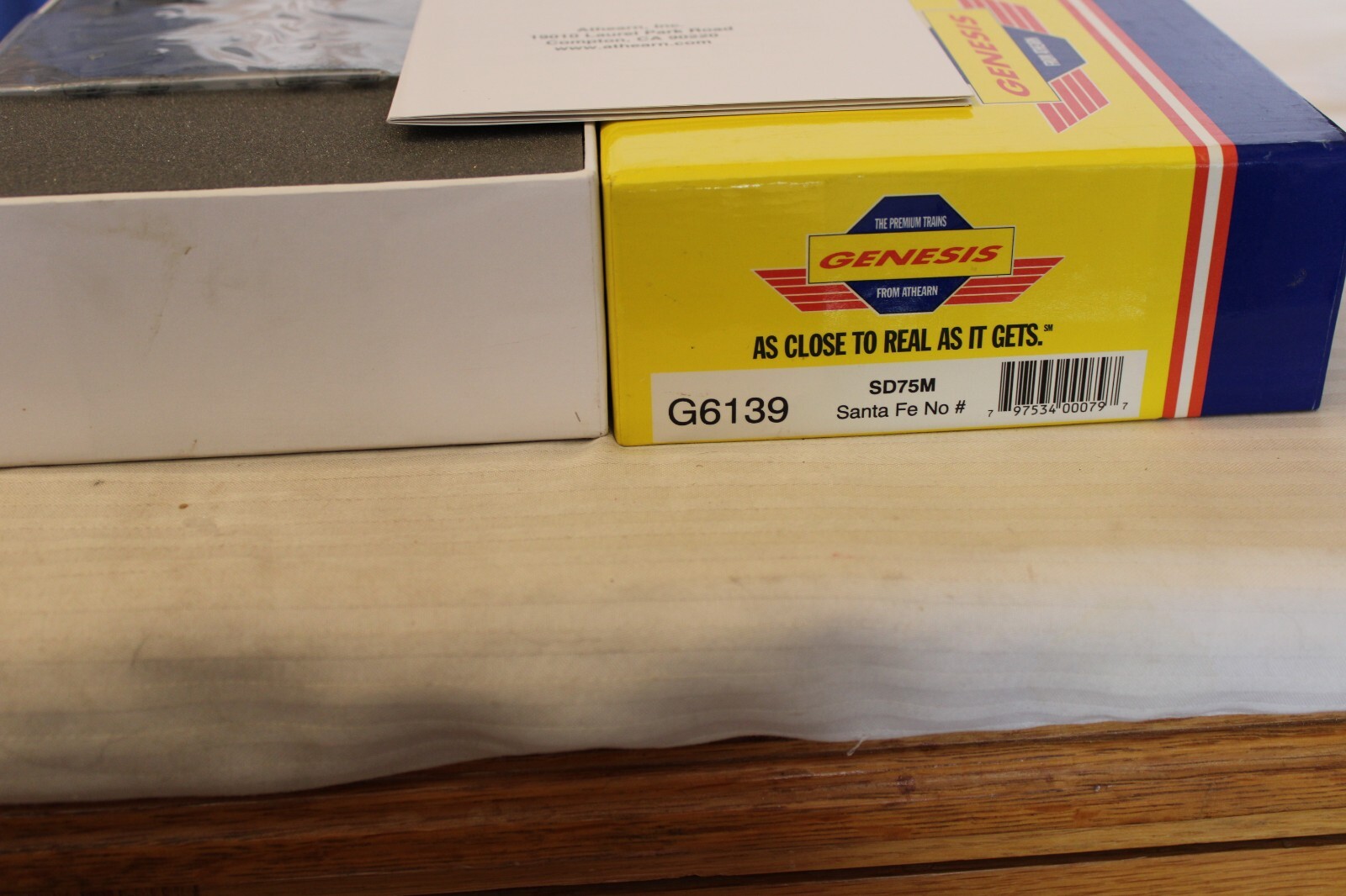 HO Scale Athearn Genesis, SD75M Diesel Locomotive, Santa Fe, No # Red & Silver