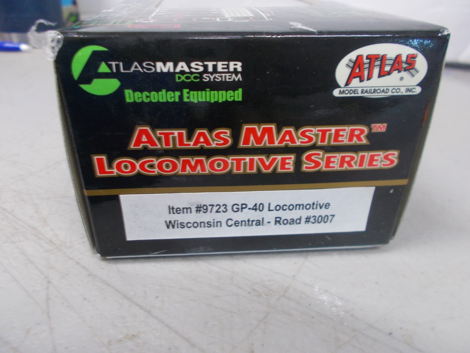 ATLAS MASTER # 9723~WISCONSIN CENTRAL GP-40 LOCOMOTIVE # 3007 WITH DCC~HO SCALE