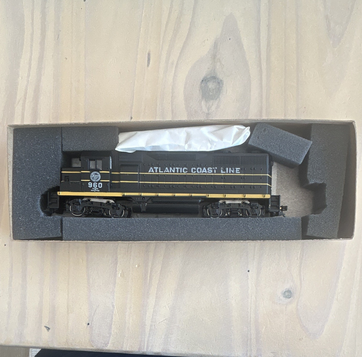 Athearn HO GP35 Diesel Locomotive Atlantic Coast Line #960 DC Analog