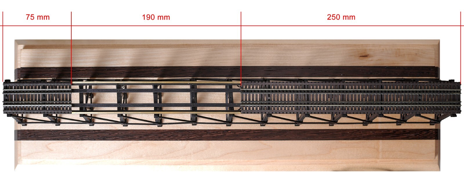 Working Wood Bridge Display for DC/DCC Locomotives HO scale