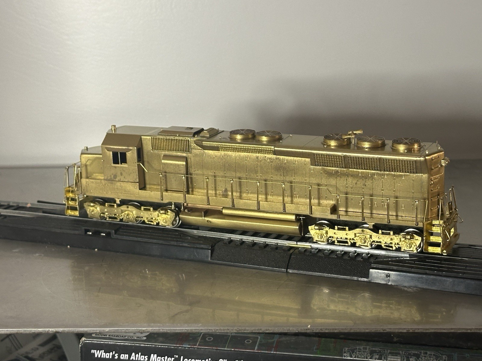 HO Brass KMT Japan EMD SD45 Diesel Locomotive –Unpainted-Runs-The Train Shop Box