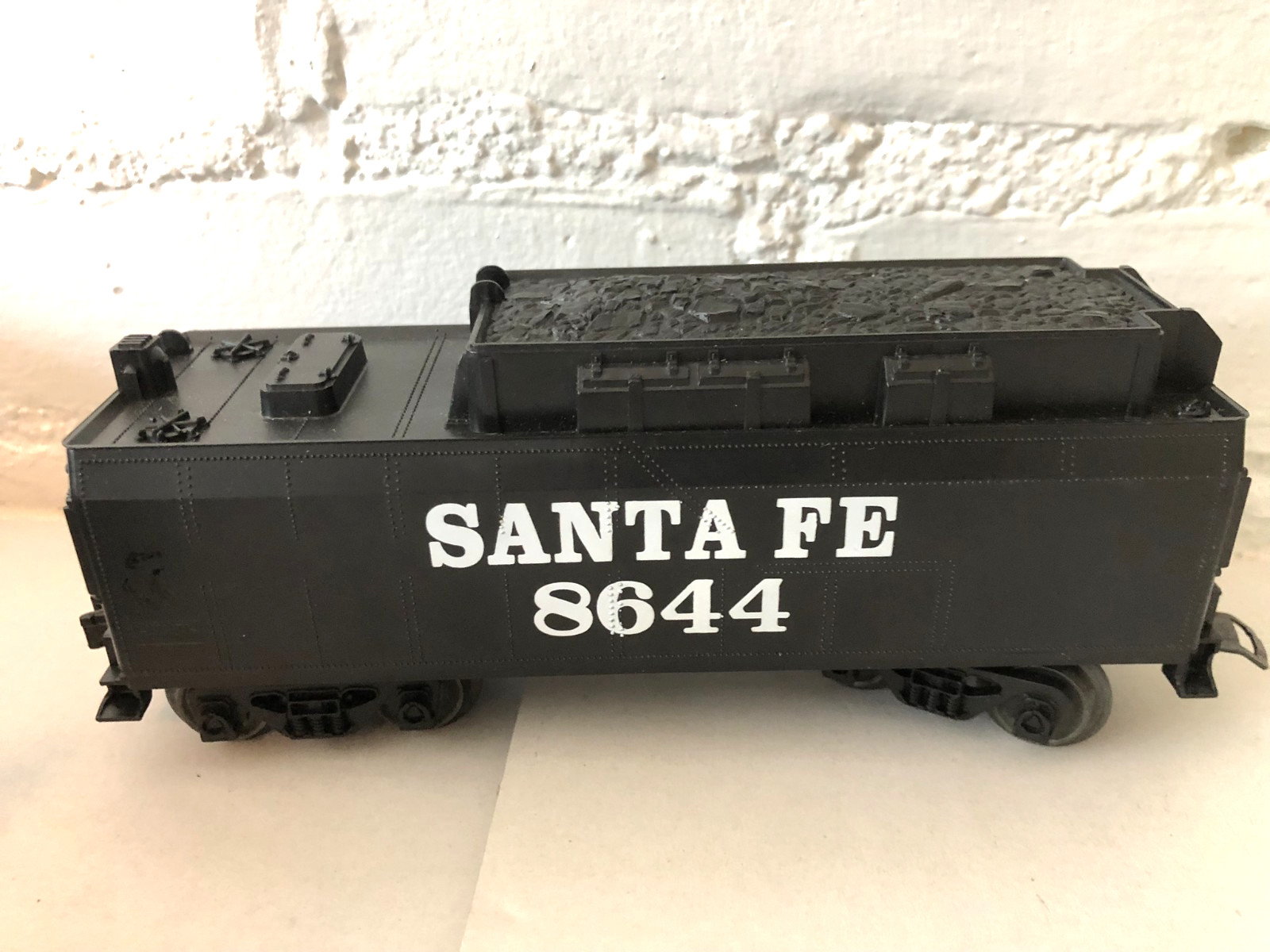 LIONEL O 4-4-2 Diecast Santa Fe Steam Locomotive #8644 and Tender Tested