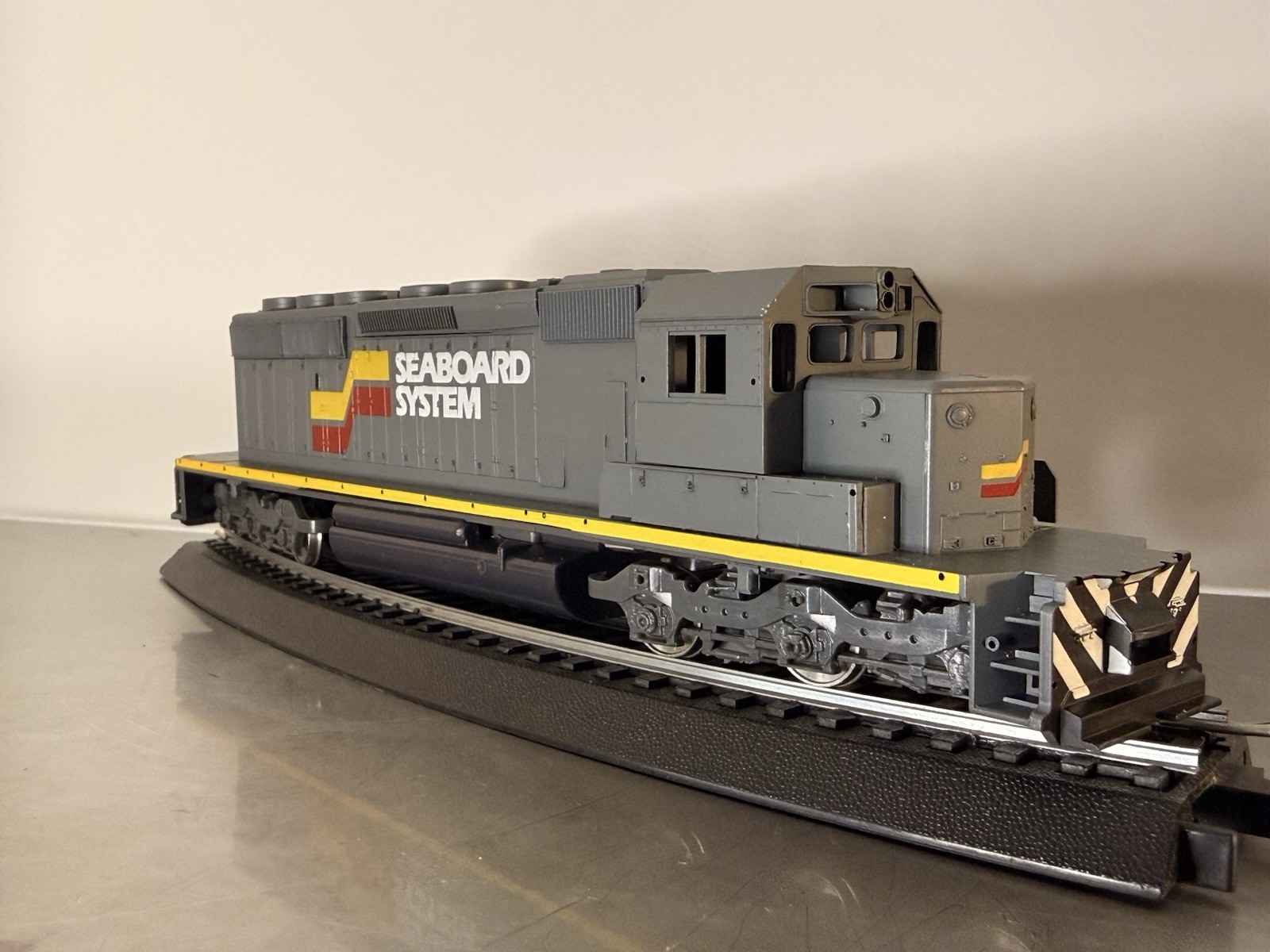 GSB Rail Ltd SD40-2 Seaboard System #3706 Powered HO Scale + 3 Seaboard Cars NEW