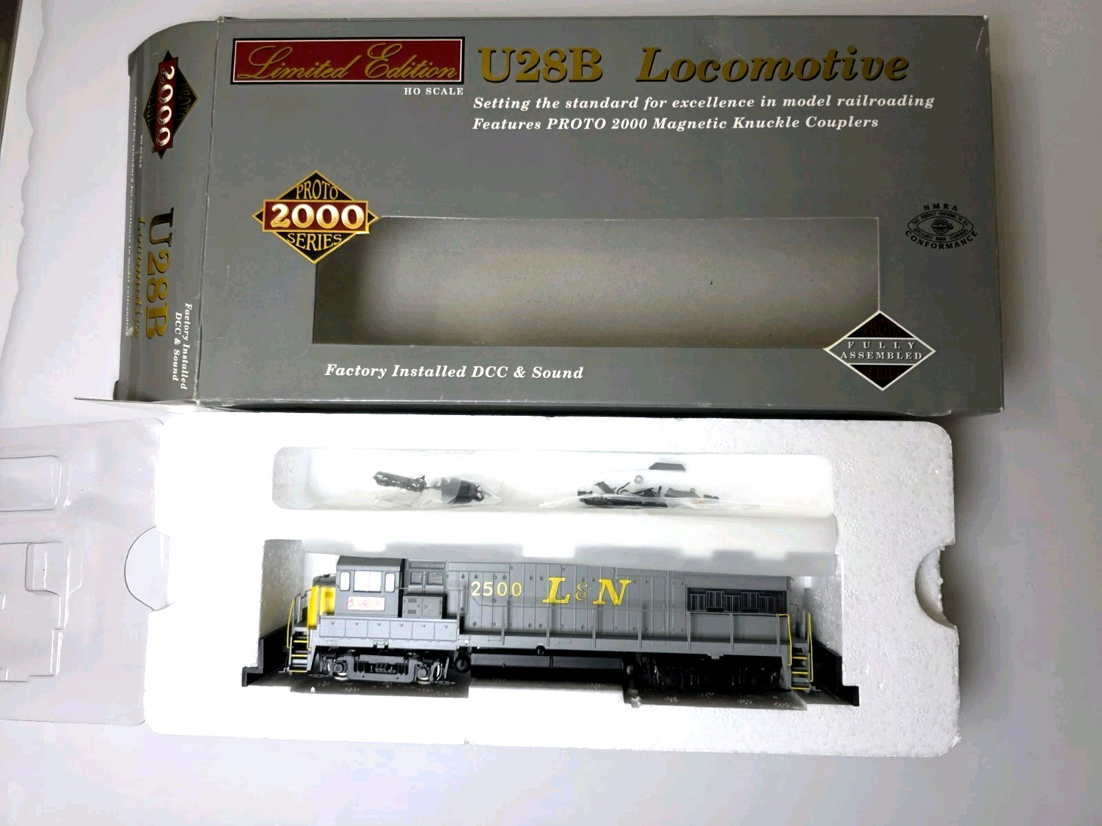 HO SCALE WALTHERS PROTO 2000,U28B,Louisville & Nashville#2500 DCC &W/ SOUND