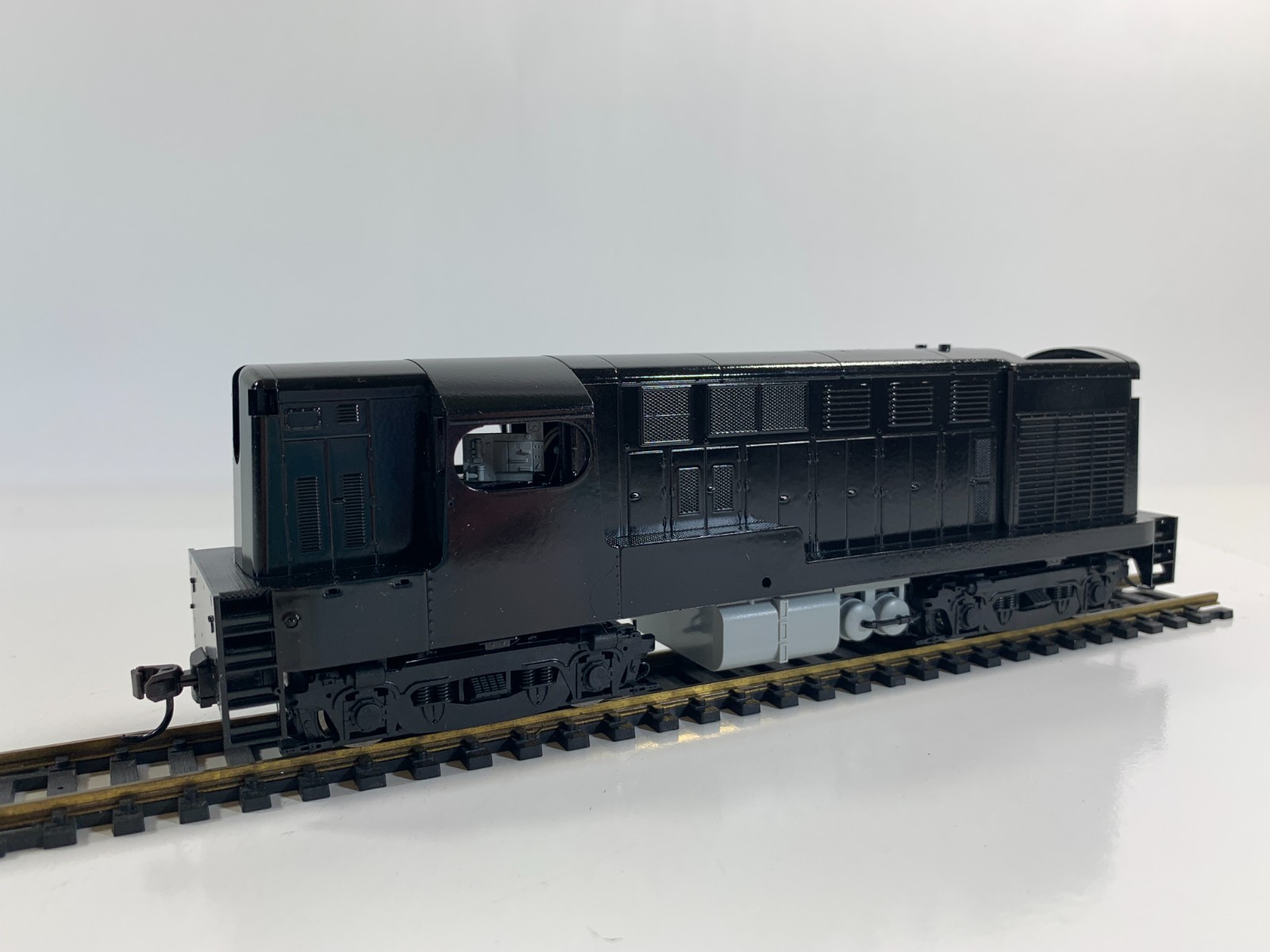 Atlas Master 9500 Undecorated (Painted Black Shiny) H15/16-44 Loco, HO scale
