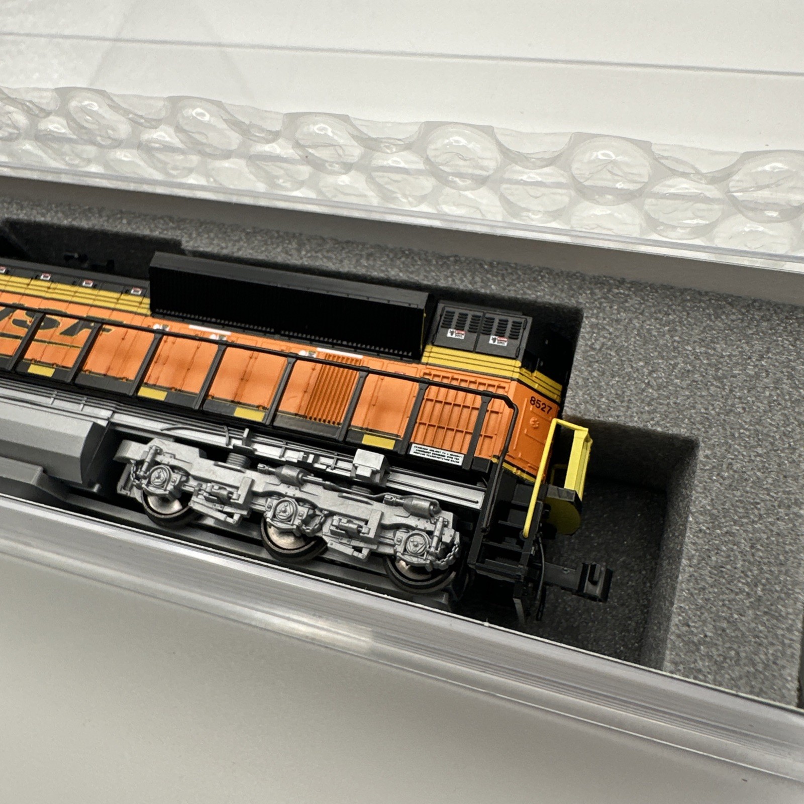 Kato N scale – BNSF Railway SD70ACe #8400 DCC 176-8523-DCC T4