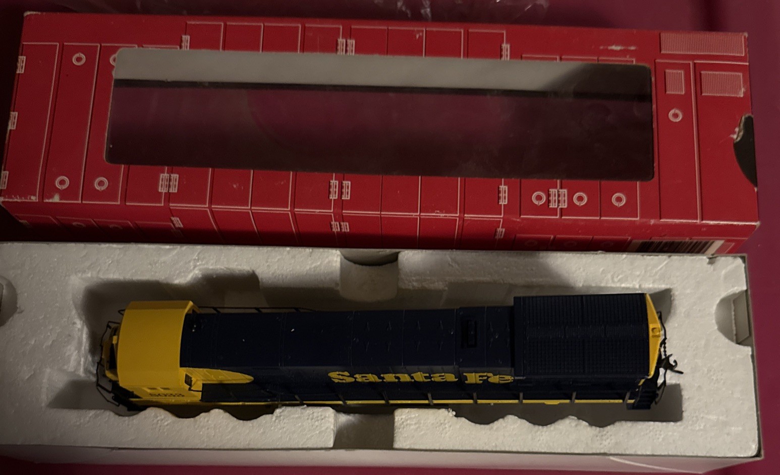 Atlas Ho Scale Diesel Locomotive Santa Fe C30-7 #8033