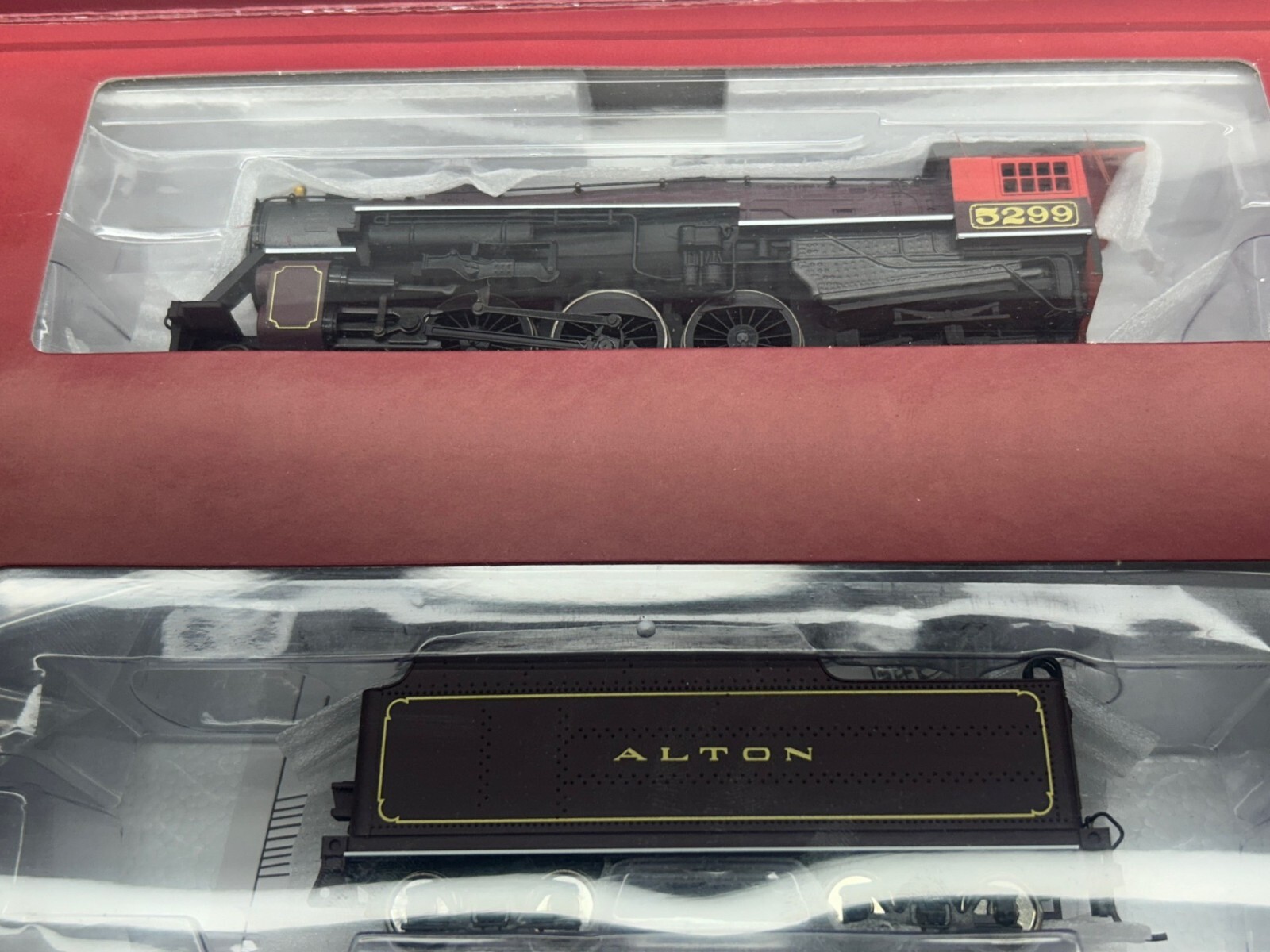 CHICAGO & ALTON LIMITED 4-6-2 STEAM LOCO DC/DCC Ready HO Scale ” GOLD ” NEW OOP