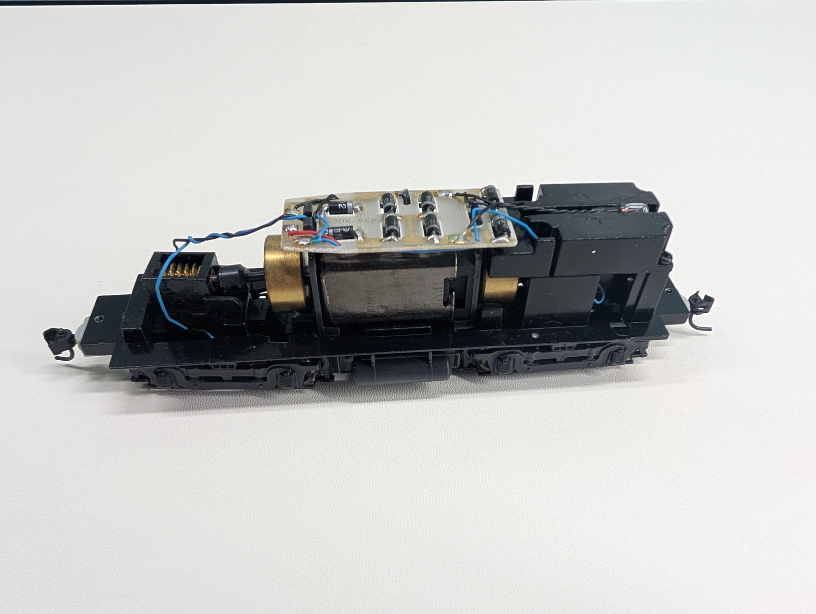 Life-Like 30073 HO Proto 2000 SW8/900/600 Switcher Chassis Only Runs Great!