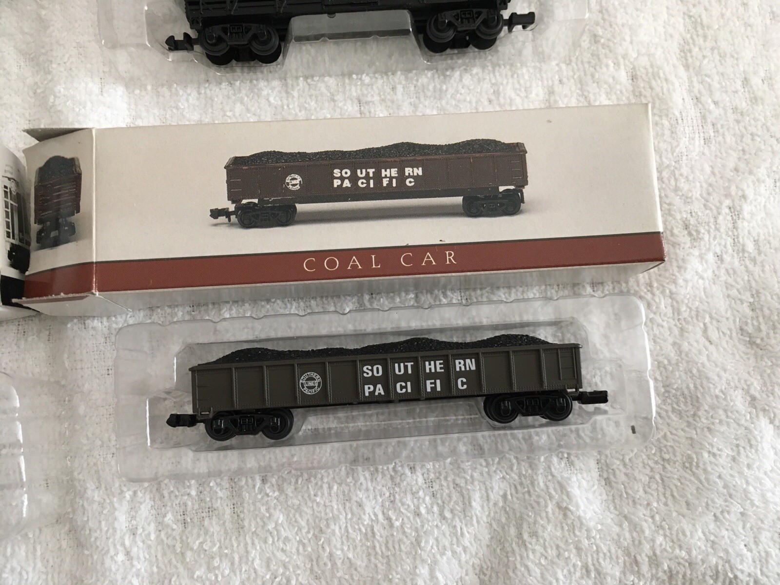 Miniature Southern Pacific Train Cars. New with the box. 6-total