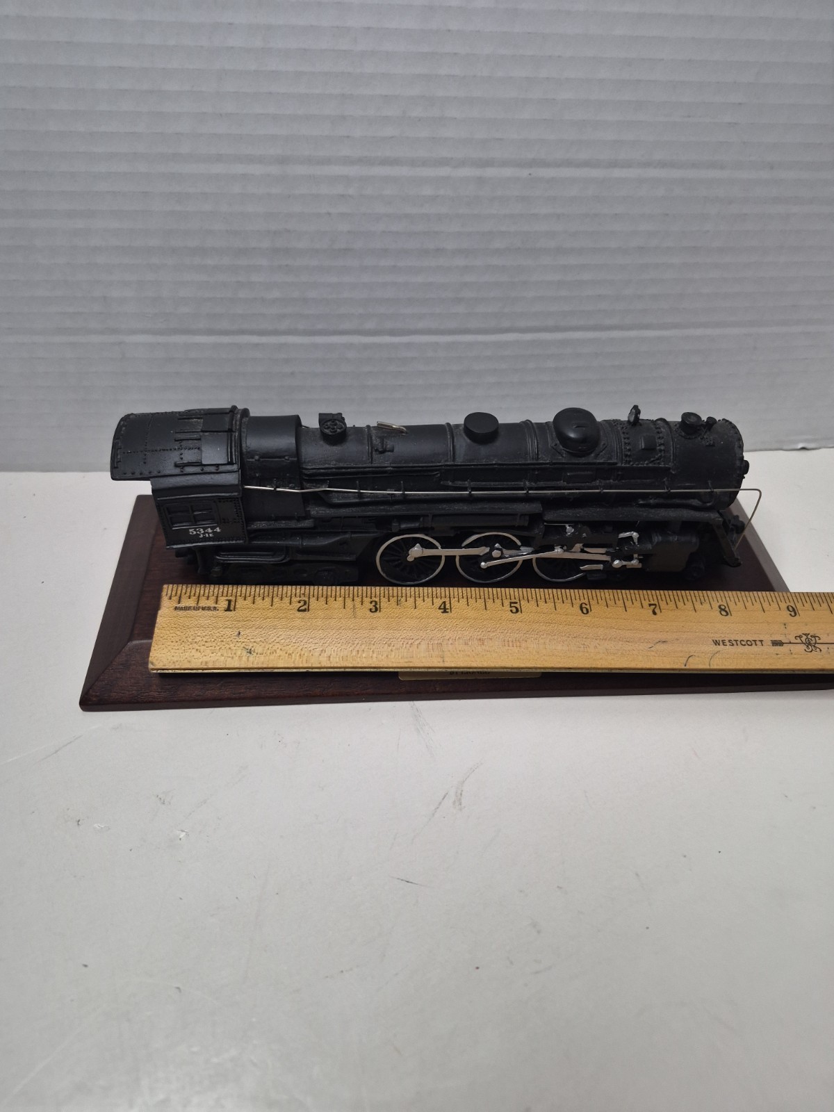1993 Avon Collectible 1937 700e Hudson Locomotive Train With Base