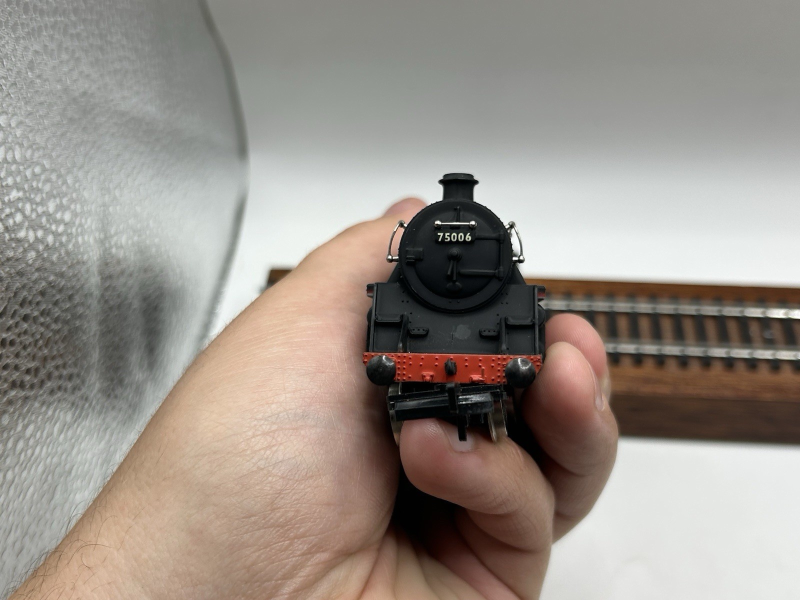 OO Mainline 37-052 BR Standard Class 4MT 4-6-0 Steam Locomotive – (EX BOXED)