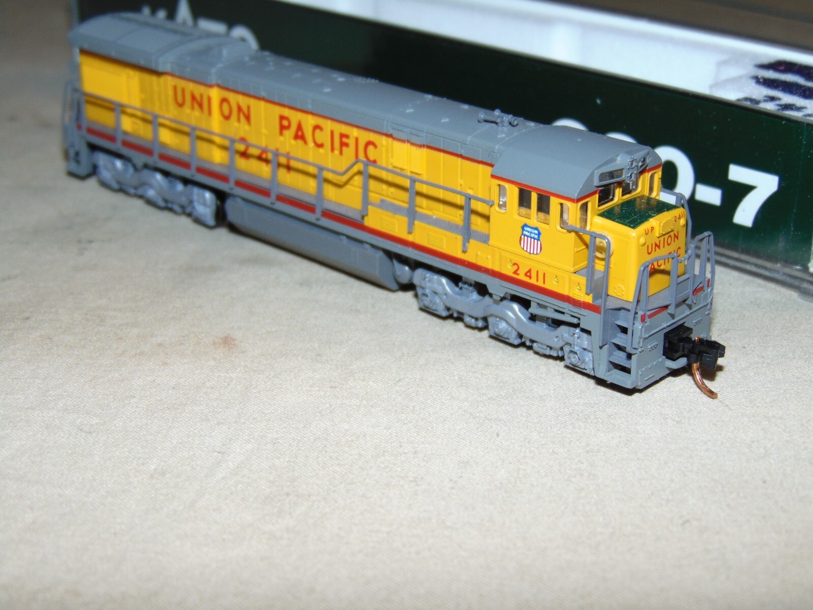 KATO N 176-30B UNION PACIFIC C30-7 DIESEL + BOX