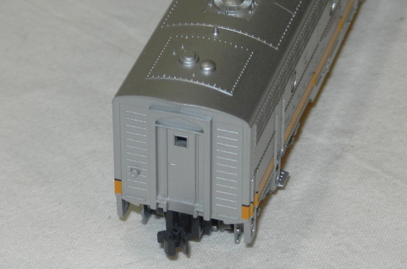 N Kato 176–2212 F73-B Santa Fe Yellow Bonnet LNIB with DCC see video