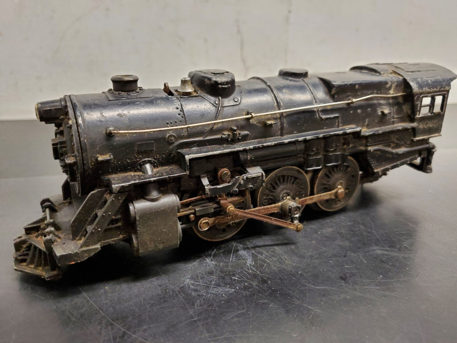 VINTAGE LIONEL LOCOMOTIVE 2025 O SCALE GAUGE-GOOD CONDITION TRAIN