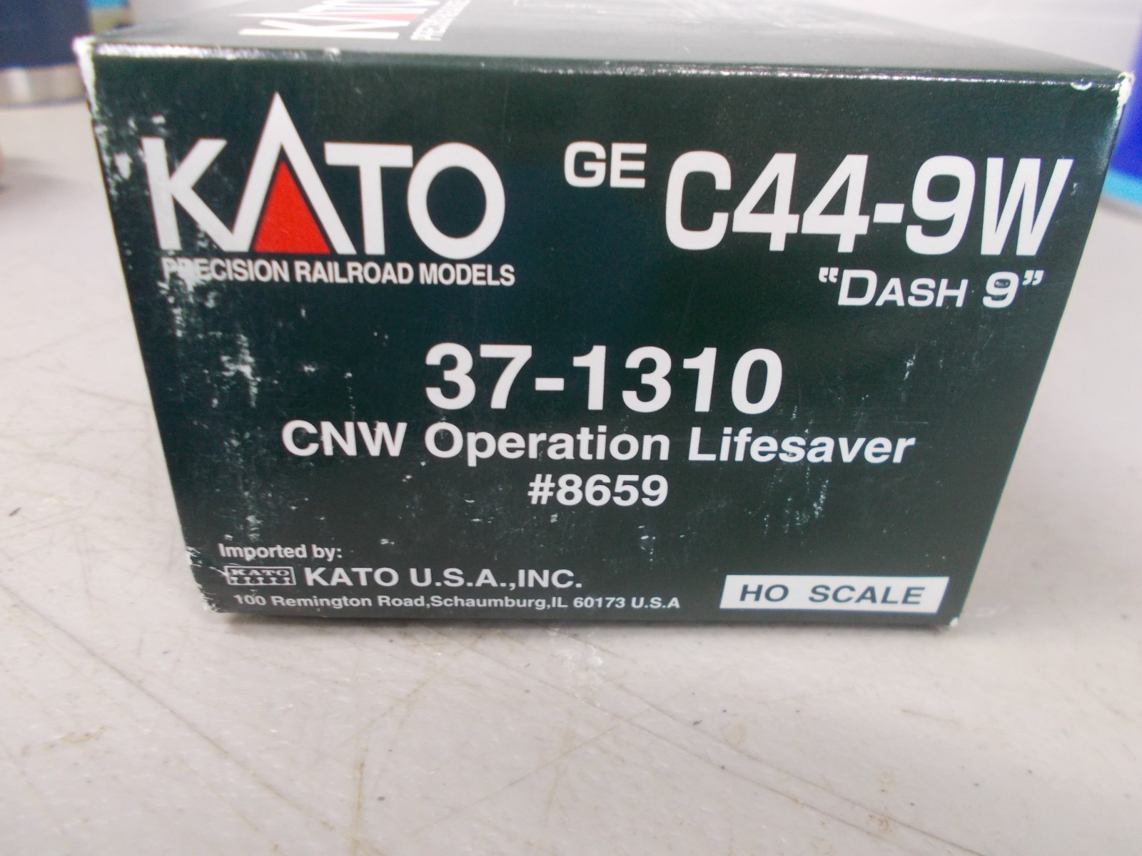 KATO ~ CHICAGO NORTHWESTERN GE C44-9W DASH 9 LOCOMOTIVE # 8659~DCC PLUG~HO SCALE