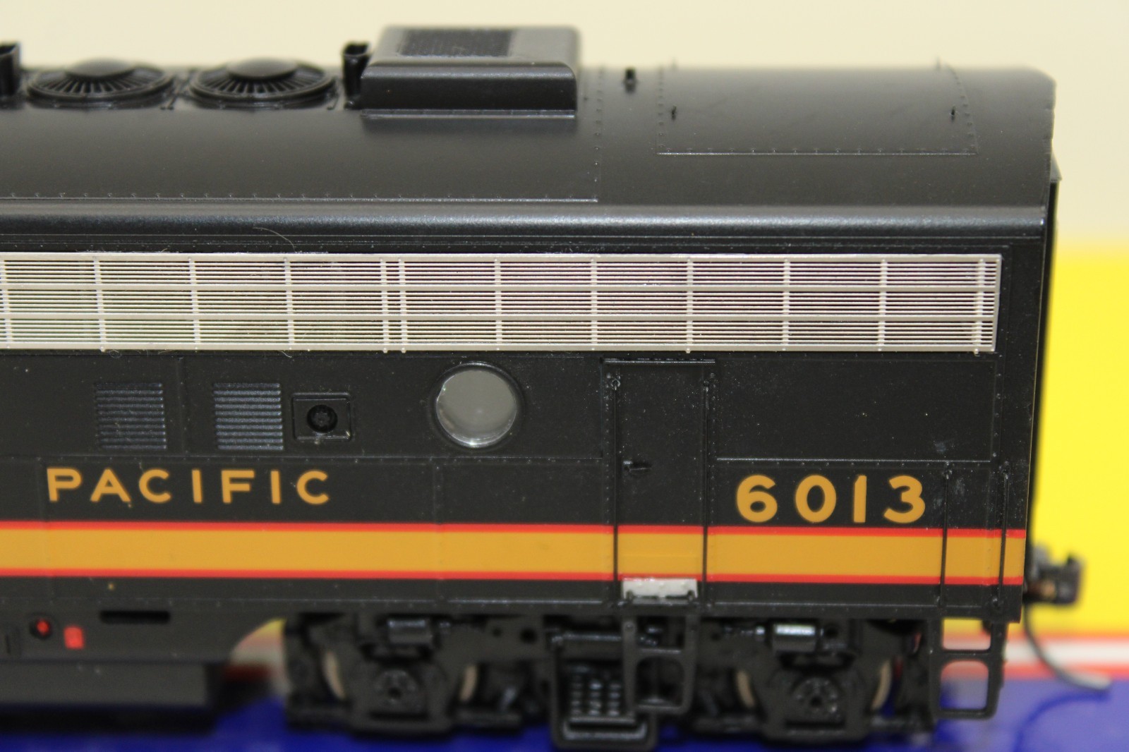 Athearn Genesis HO NP Northern Pacific Ph 1 EMD F7 AB Diesel Locomotive Set 6013