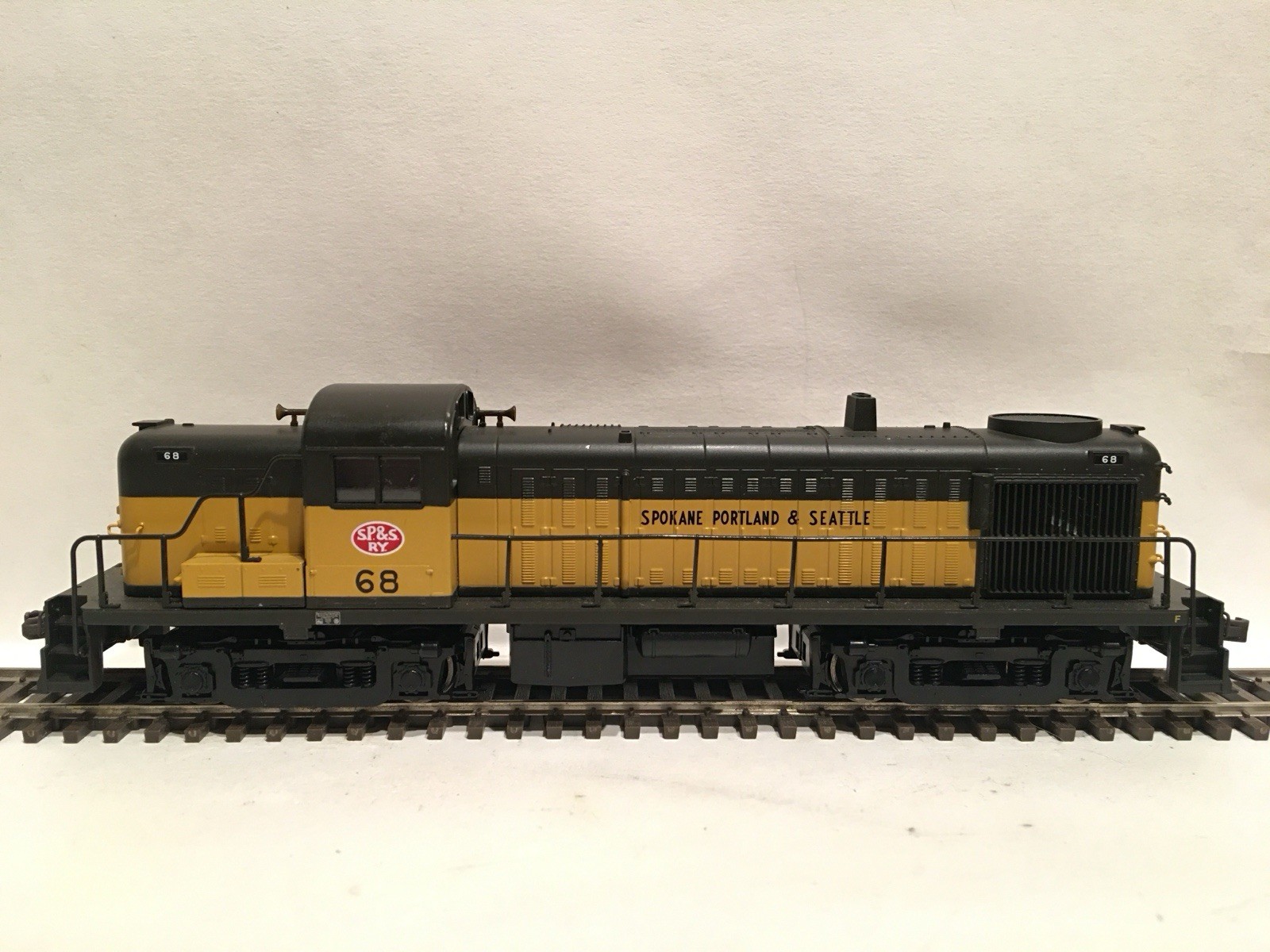 HO Atlas Classic Spokane Portland & Seattle ALCO RS-3 Diesel Locomotive SP&S #68