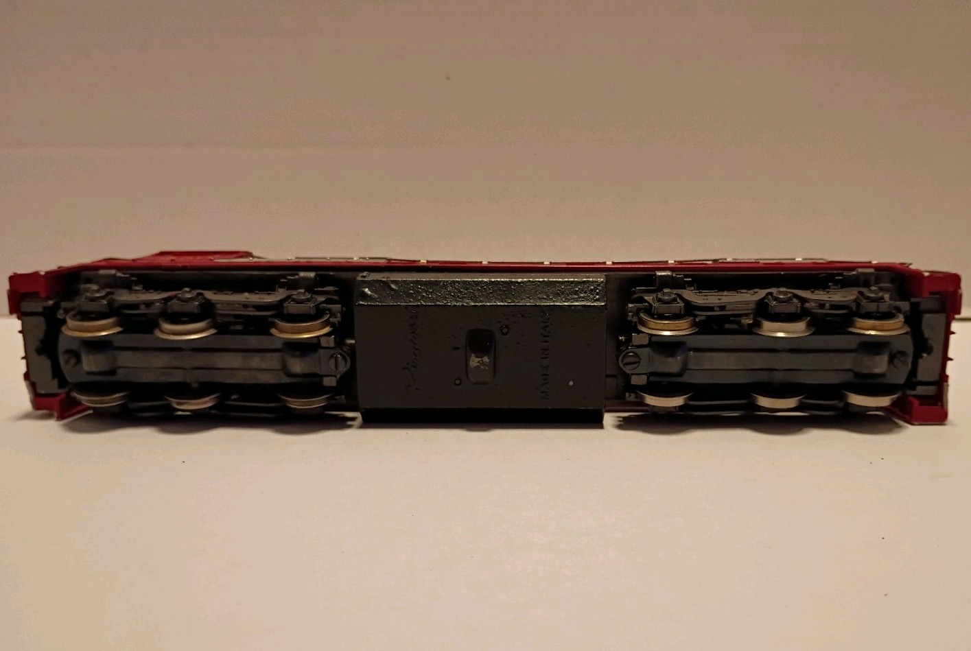 Bachmann GE U36B Diesel Locomotive. Santa Fe #350. Nice Shell!