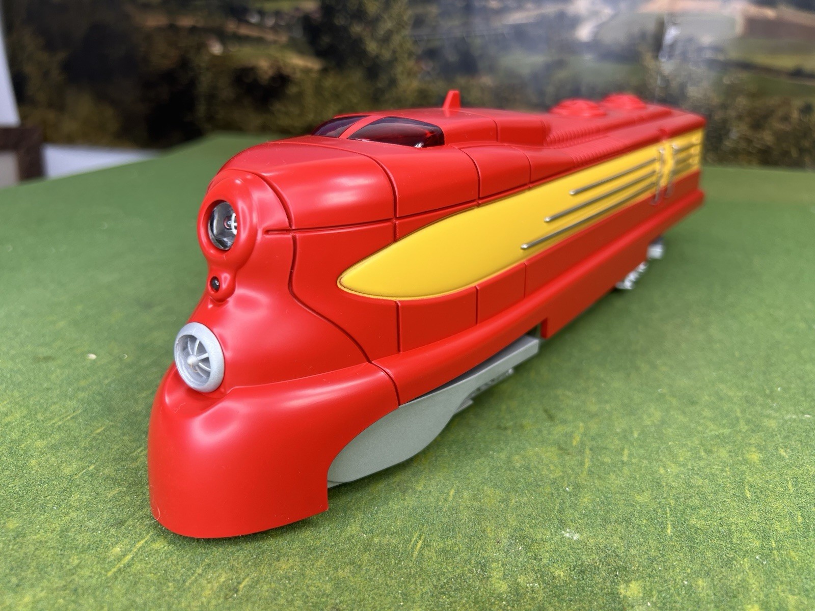 LIONEL PHANTOM II RED PRATT’S HOLLOW DIESEL W/RAILSOUNDS 6-18859 RARE NIB C-9
