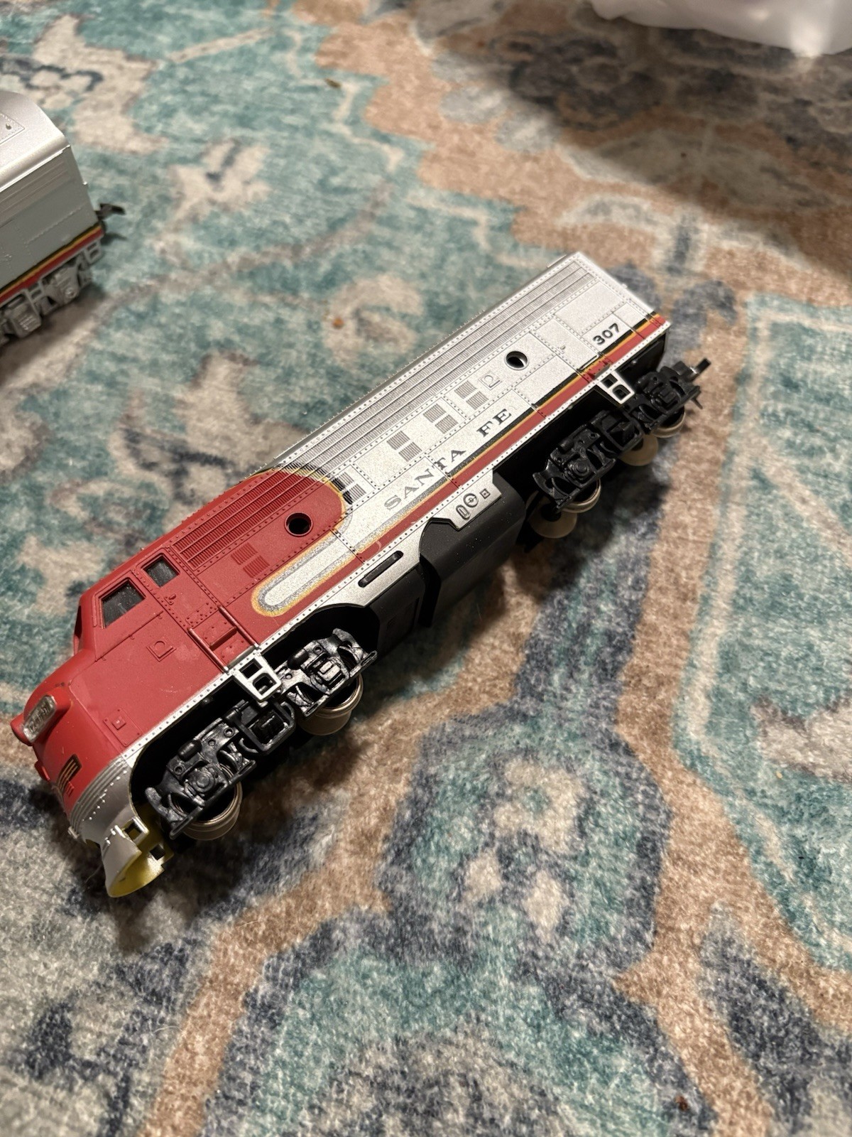 Life-like HO Scale Diesel Santa Fe Locomotive & B Unit For Model Train Display