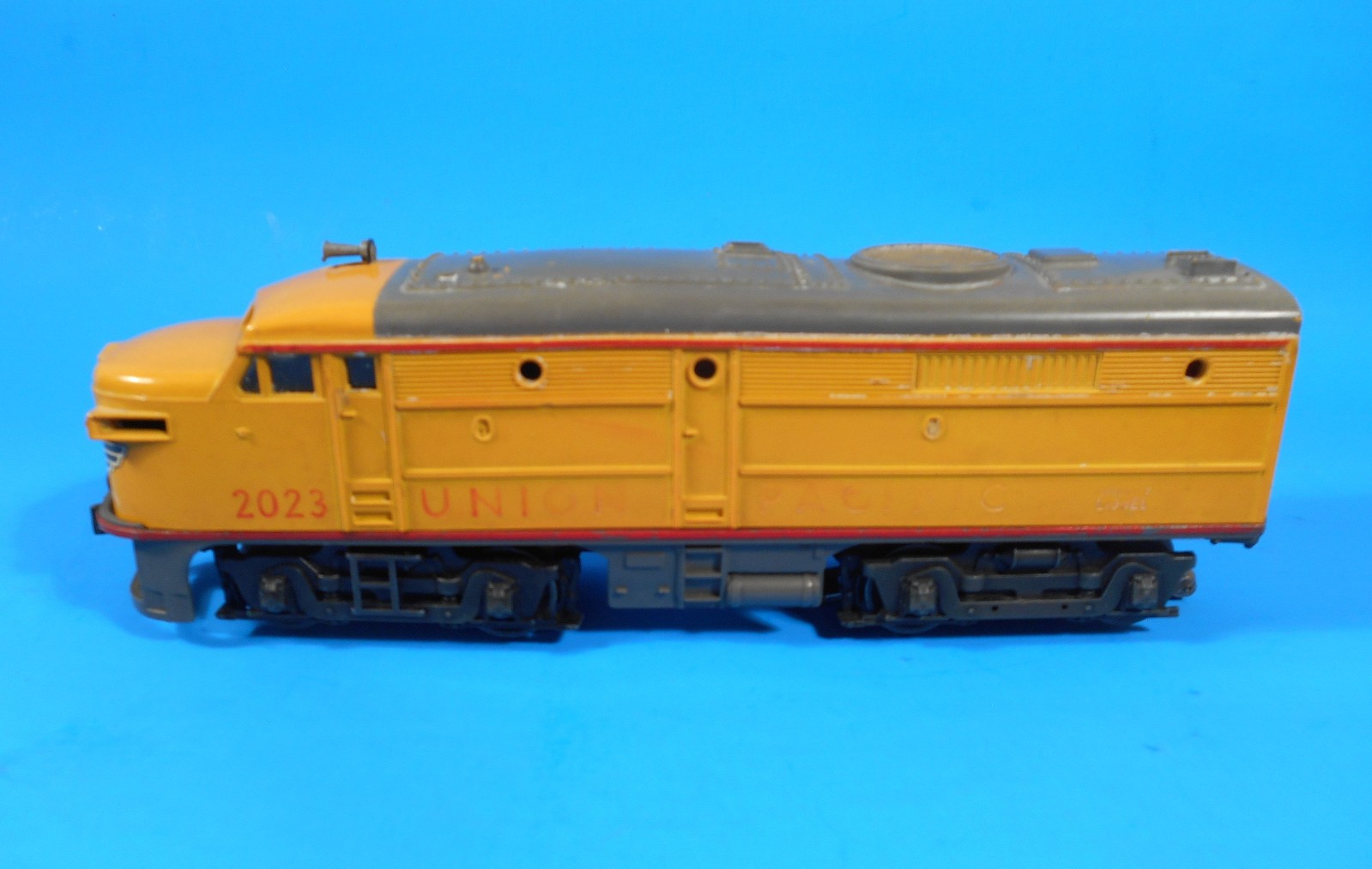 Vintage Yellow Lionel 2023 Union Pacific Alco AA Diesel Locomotive Set Tested
