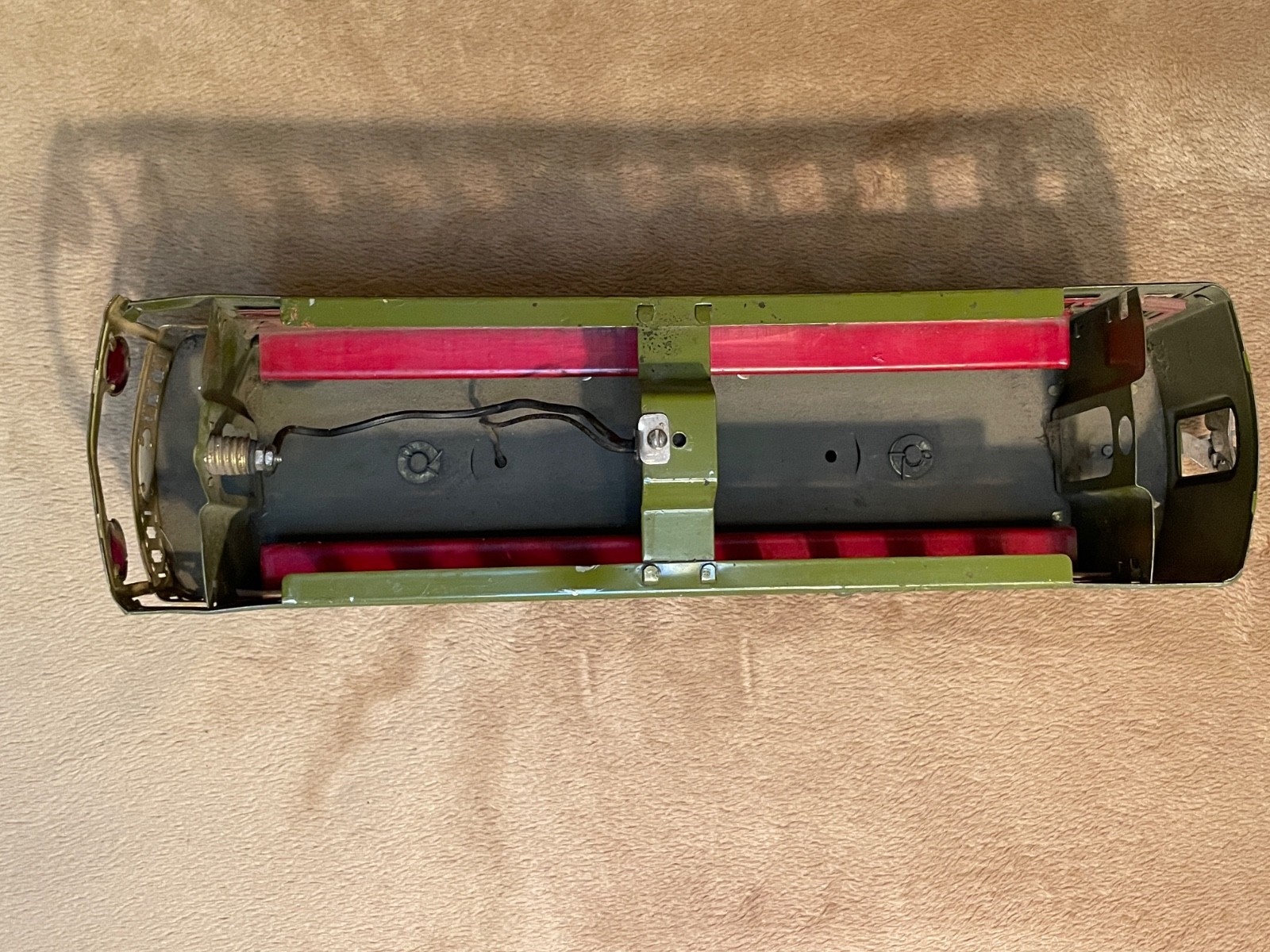 Lionel prewar Standard Gauge electric loco #8, cars 337 and 338. Needs help.
