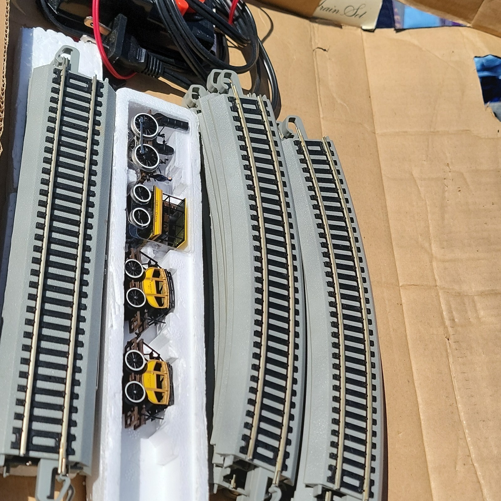 The DeWitt Cliton HO Scale Replica Of One Of America’s Earliest Trains Electric